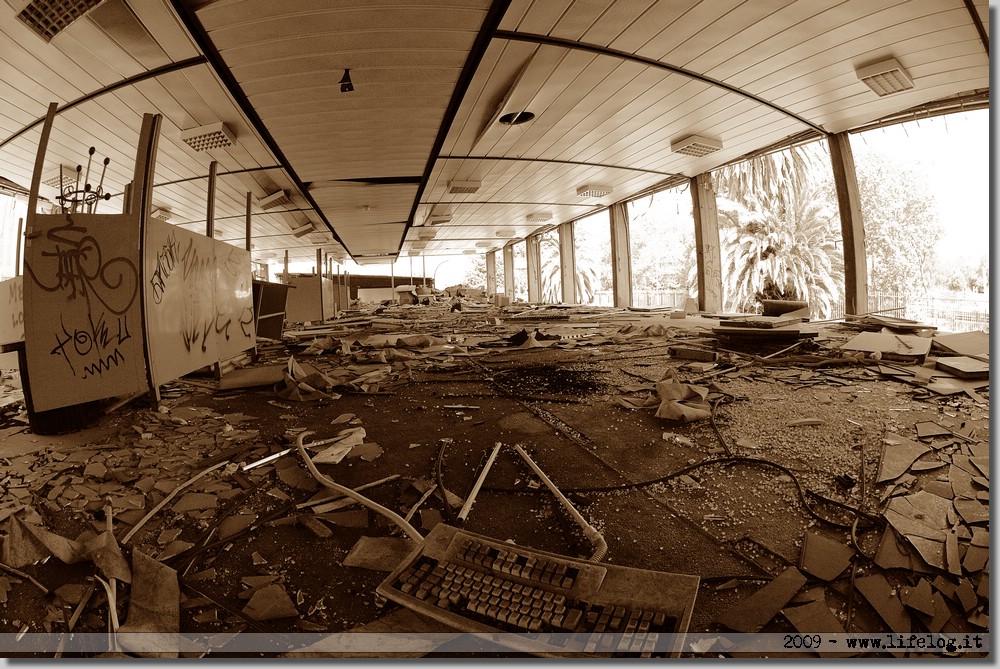 Stabilimento abbandonato Prosider (Ostia) - Foto Pietromassimo Pasqui 2009
