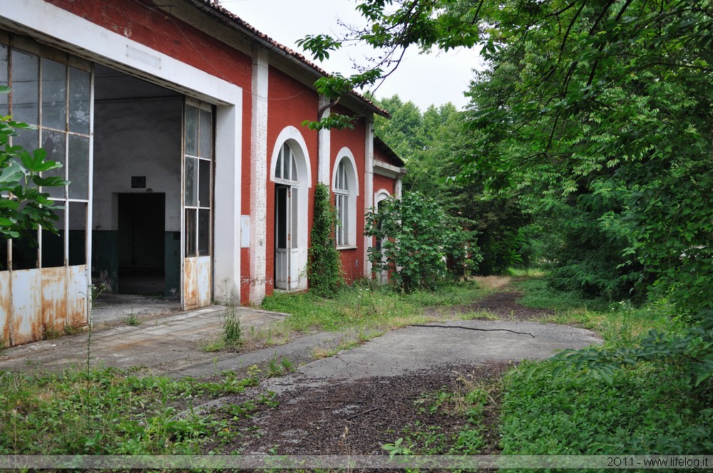 Military vehicles repairing workshops