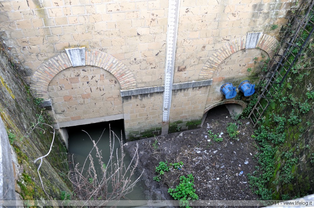 Vecchia diga del sistema fognario