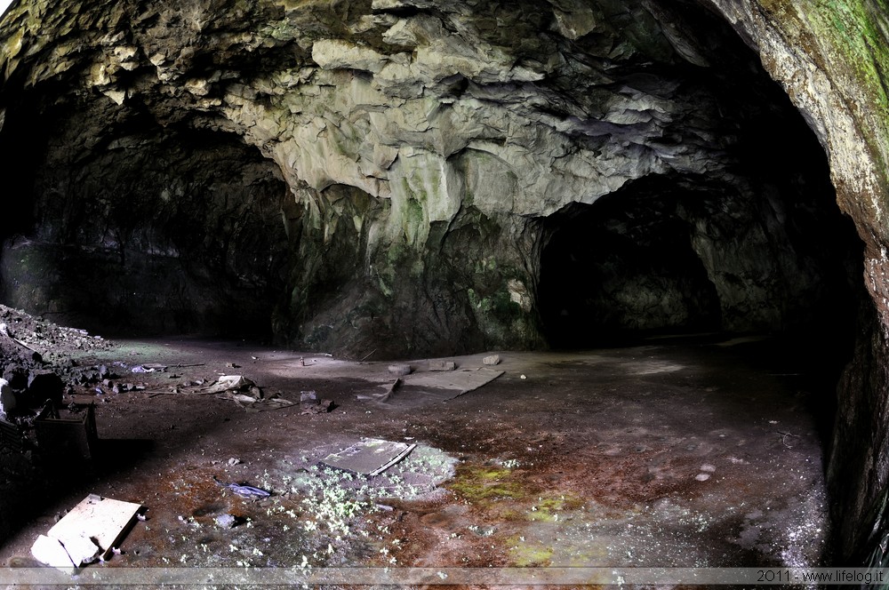 Tobacco leaves desiccation cave