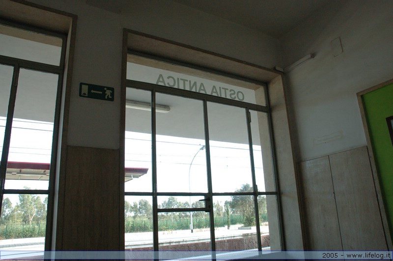 Stazione Roma Lido di Ostia Antica - Roma - Pietromassimo Pasqui 2005