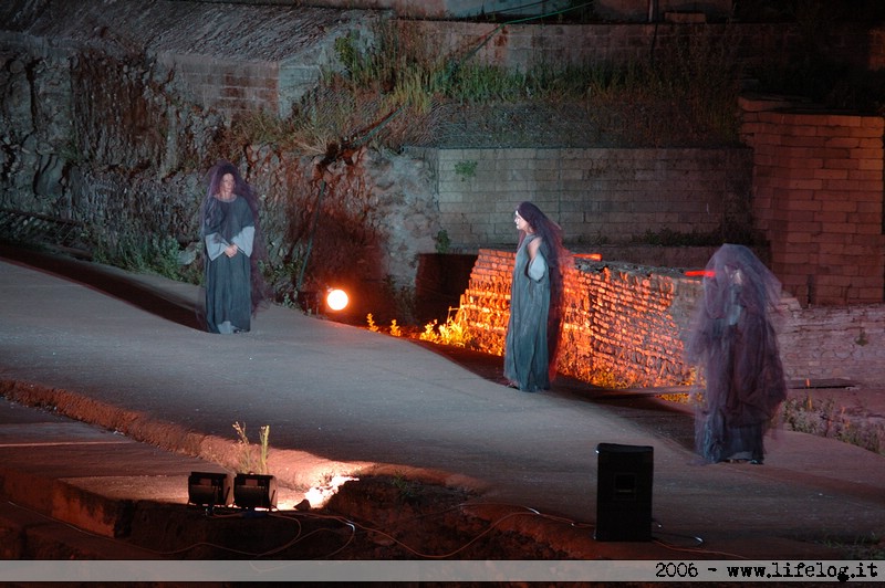 Rappresentazione teatrale all'interno dei Fori Imperiali - Rome - Italy - Pietromassimo Pasqui 2006