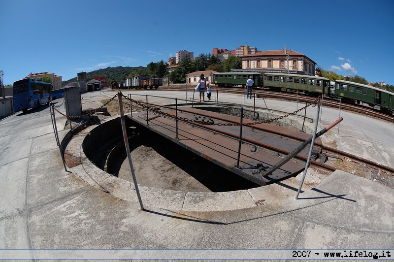 Piattaforma per l'inversione di marcia delle locomotive - Stazione di Tempio Pausania - Sardegna - Pietromassimo Pasqui 2007