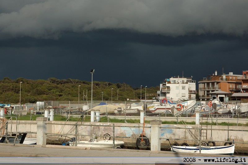 The storm is coming - Ostia (RM) - Pietromassimo Pasqui 2008