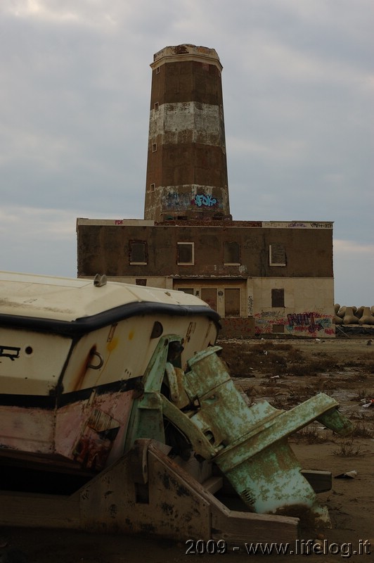 Vecchio faro abbandonato di Fiumara - RM - Pietromassimo Pasqui 2009