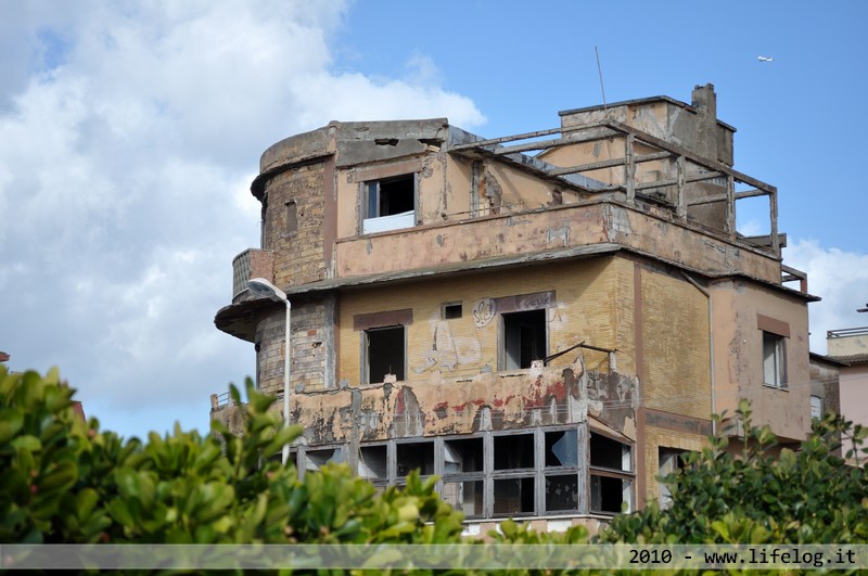 Hotel abbandonato - Torvaianica - Pietromassimo Pasqui 2010