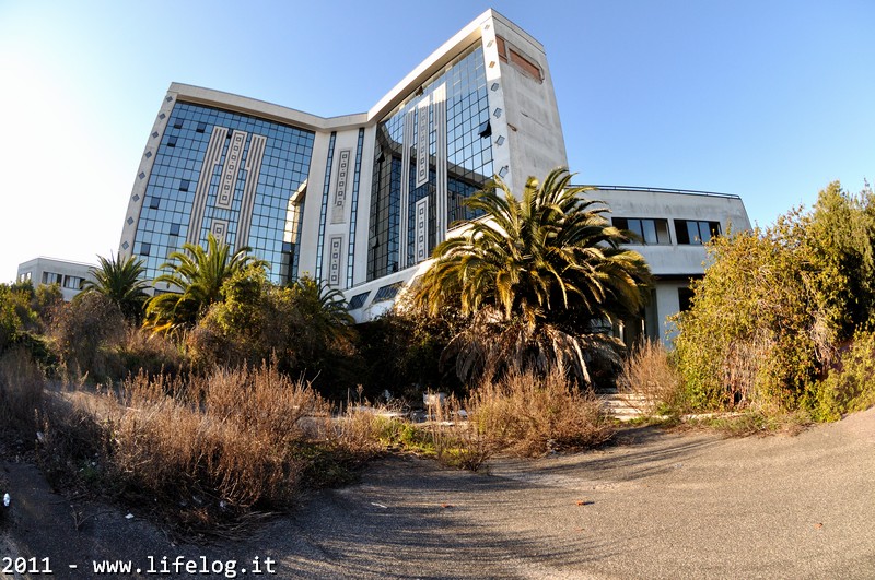 Edificio abbandonato - Pietromassimo Pasqui 2011