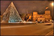 HDR da tre scatti notturni - Piramide Roma
